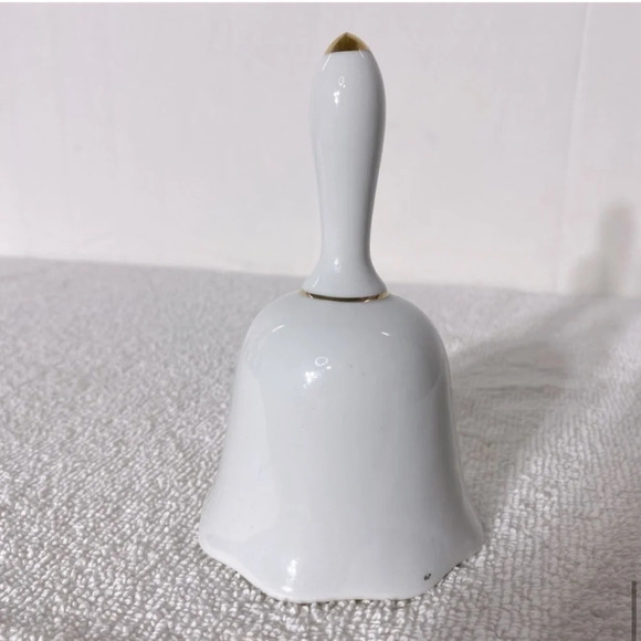 Vintage Calgary Olympics  1988 Ceramic Souvenir Bell - Picture 10 of 12